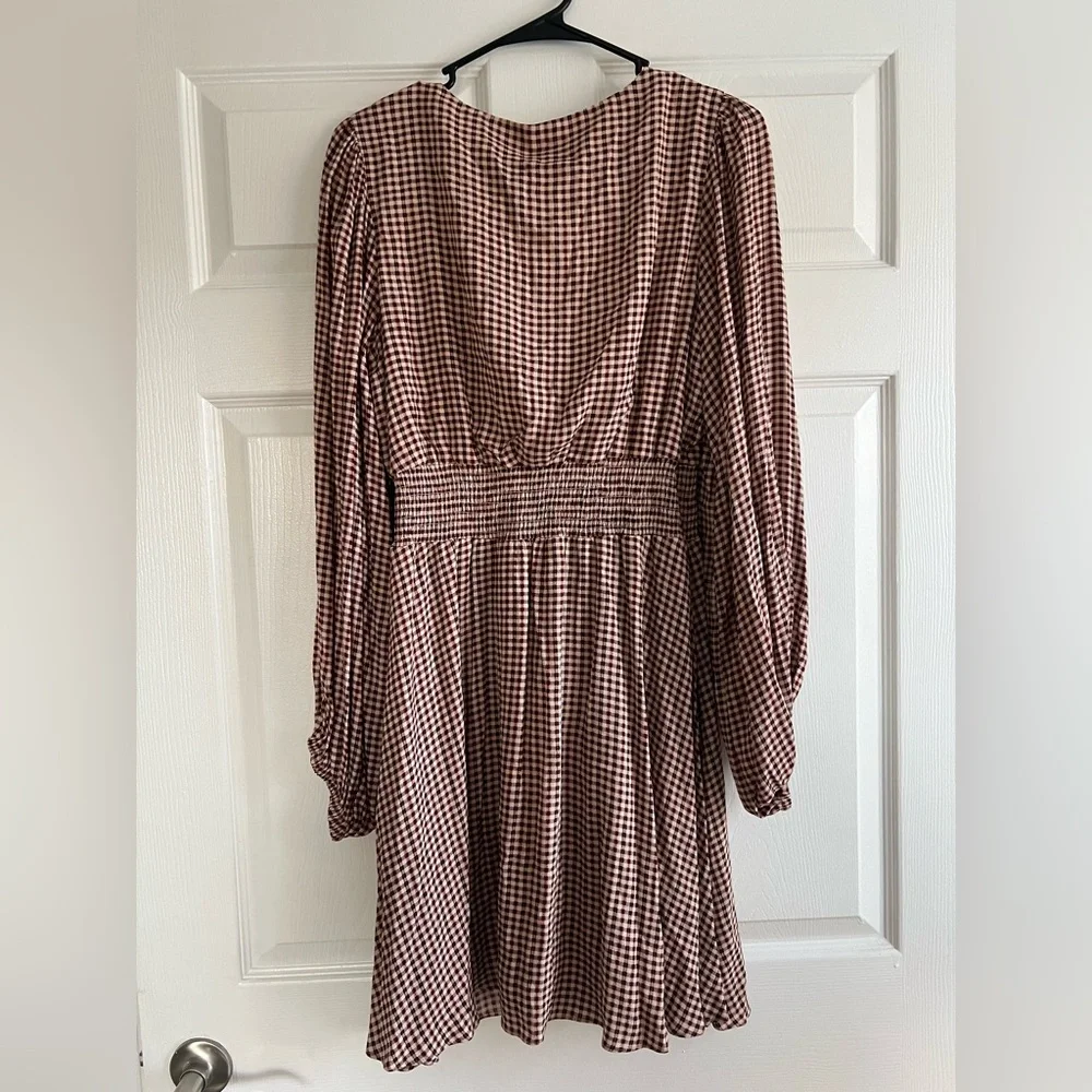 NWT GB Gianni Bini Brown Gingham V-Neck Smocked Waist Long Sleeve Dress Large - Picture 2 of 11